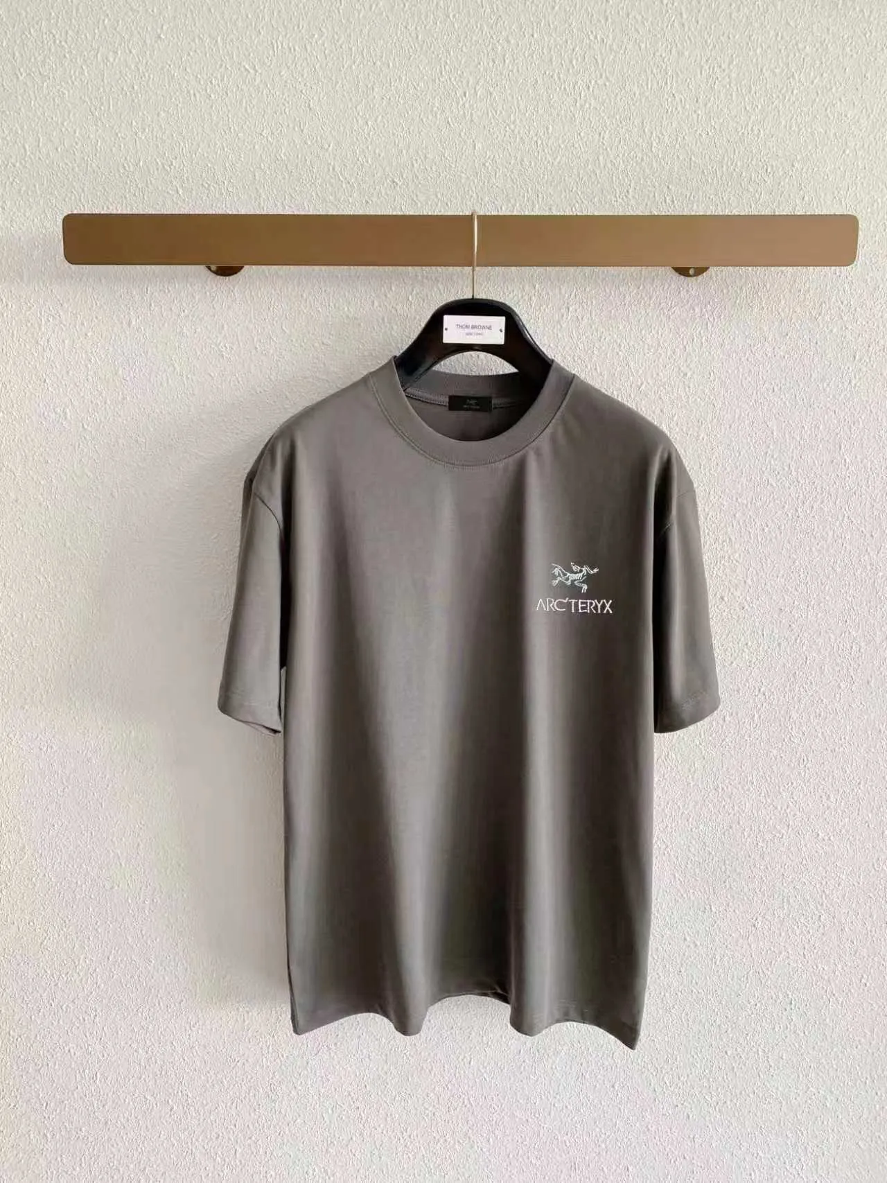 Arc’ter/ Classiclogo + New Arrival ， ， ， ， T Same Style。 :Black White Blue Gray Size:S（90-130 ） M（125-140 ） L（135-160 ） XL（160-180 ） XXL（180 ）